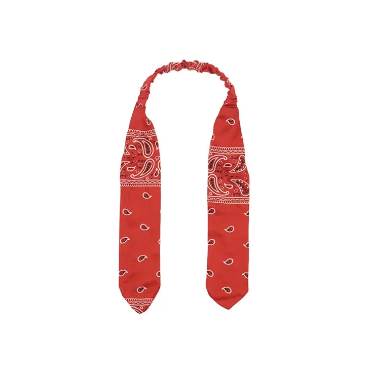 উজ্জ্বল লাল পলি স্কার্ফ