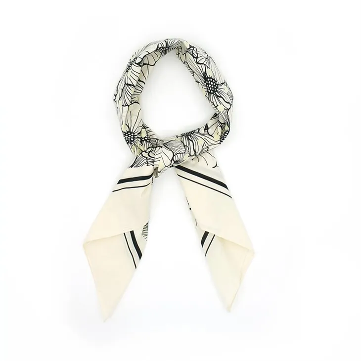 ইসিআরইউ ফুলের সুতি ব্যান্ডানা এস 110