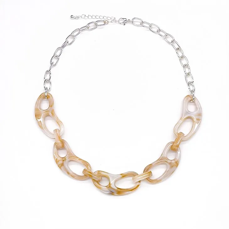 সিলভার বোল্ড নেকলেস